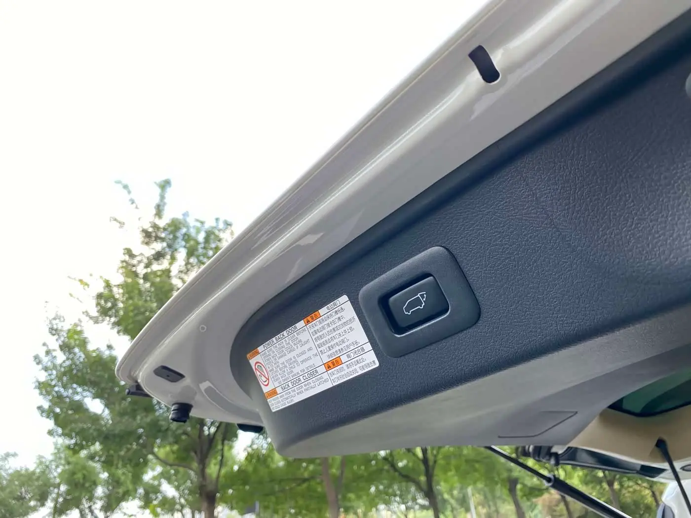 Toyota Alphard 2019 — Photo 19/20