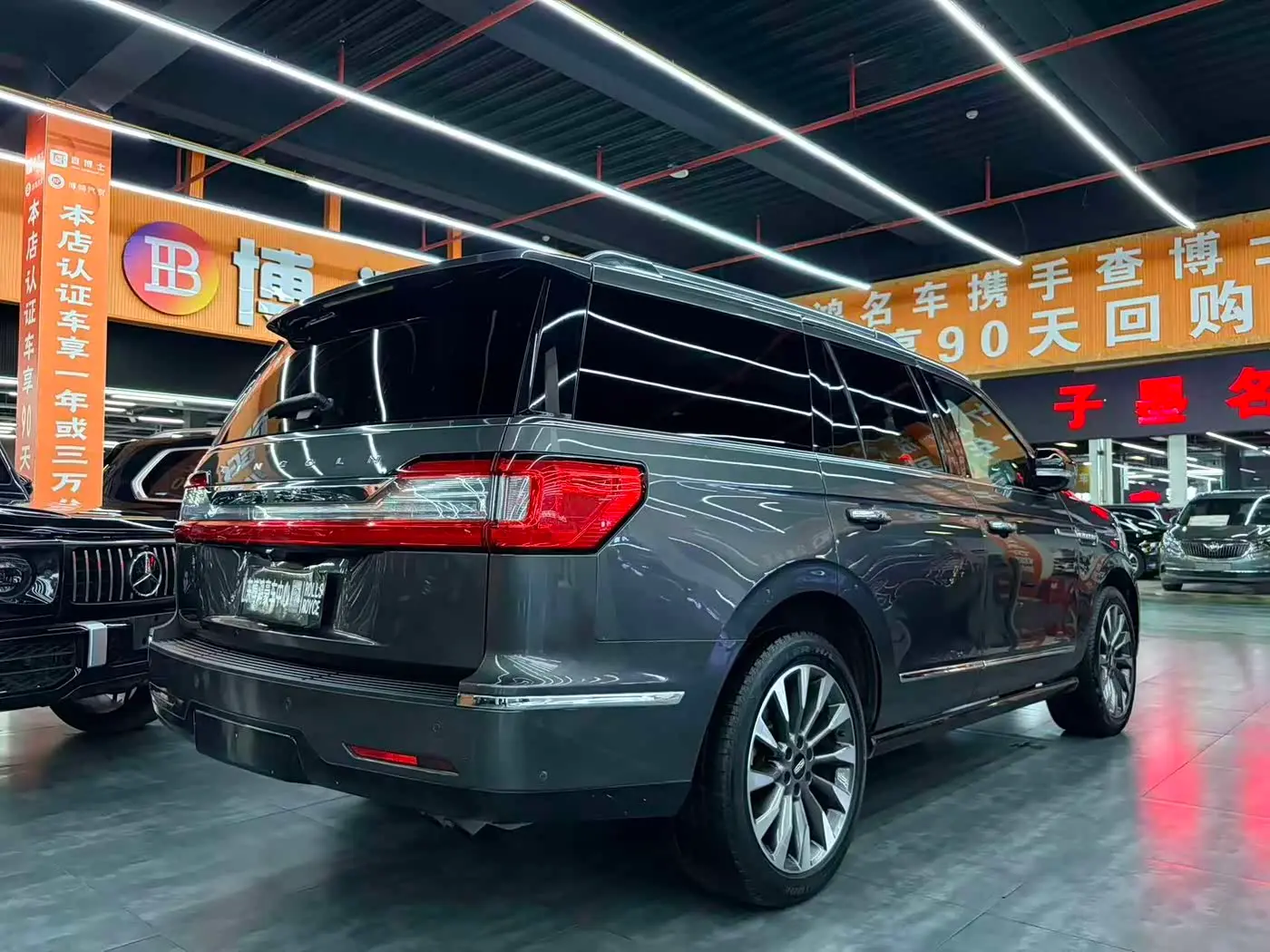 Lincoln Navigator 2018 — Photo 16/16
