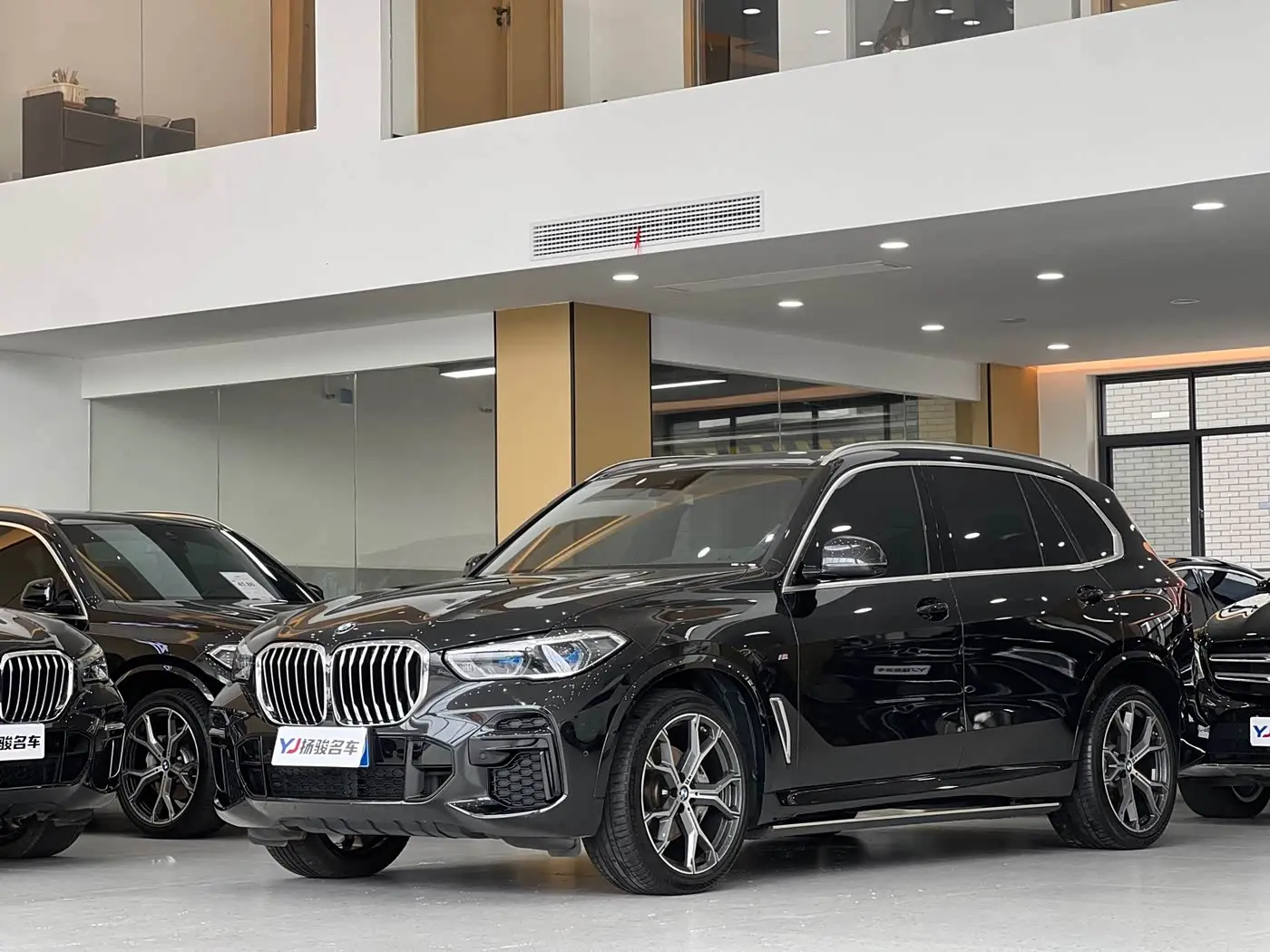 BMW X5 2023 — Фото 1/14