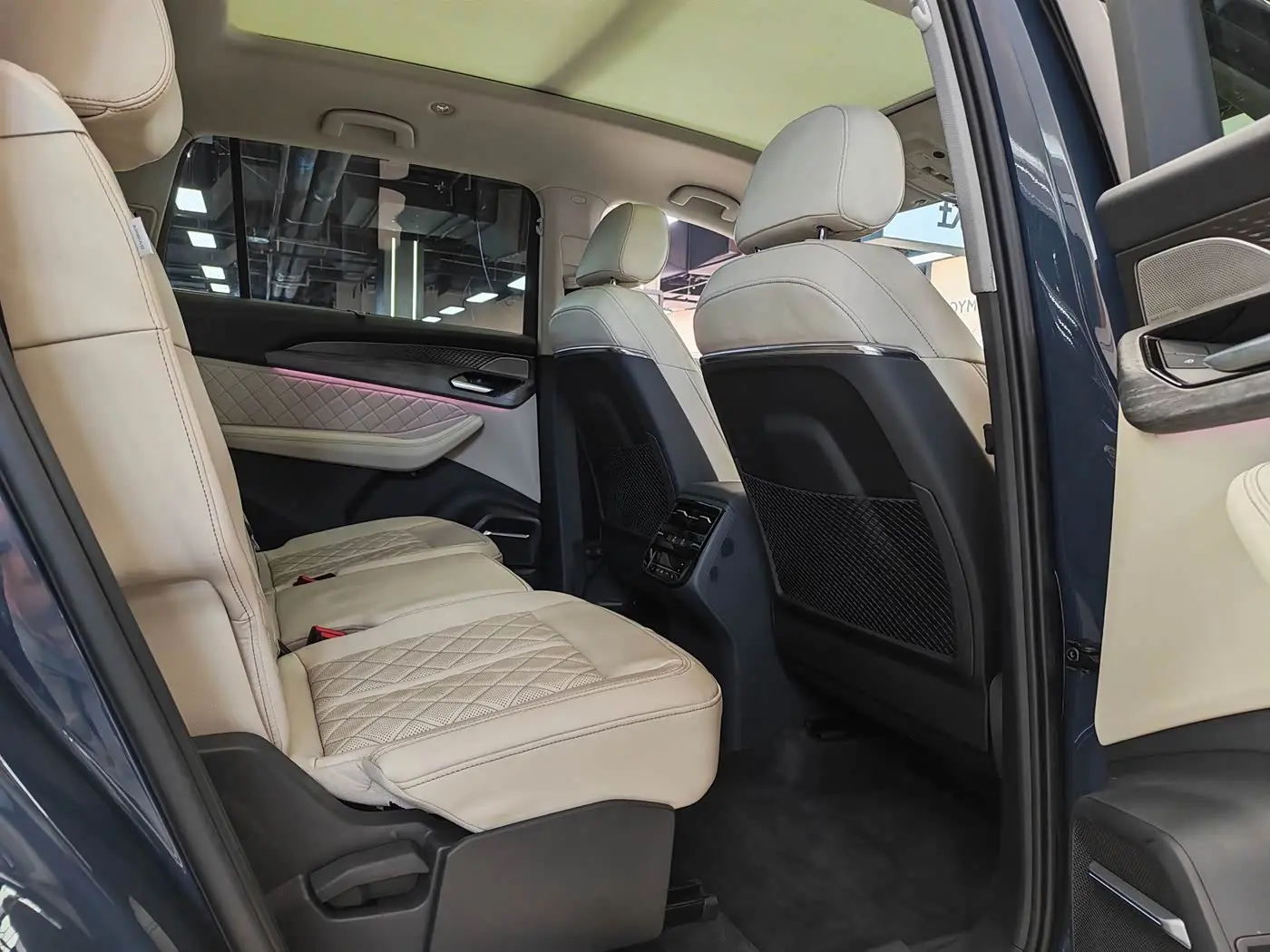 Audi Q6 2022 — Şəkil 12/18