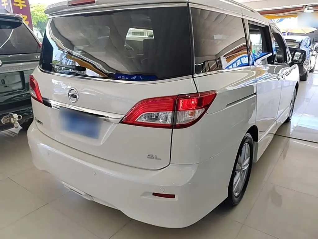 Nissan Quest 2017 — Фото 7/20