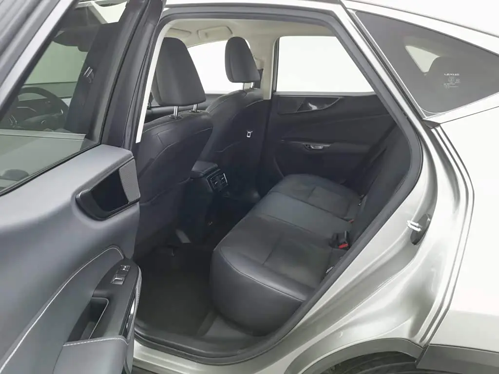 Lexus NX 2022 — Photo 15/20
