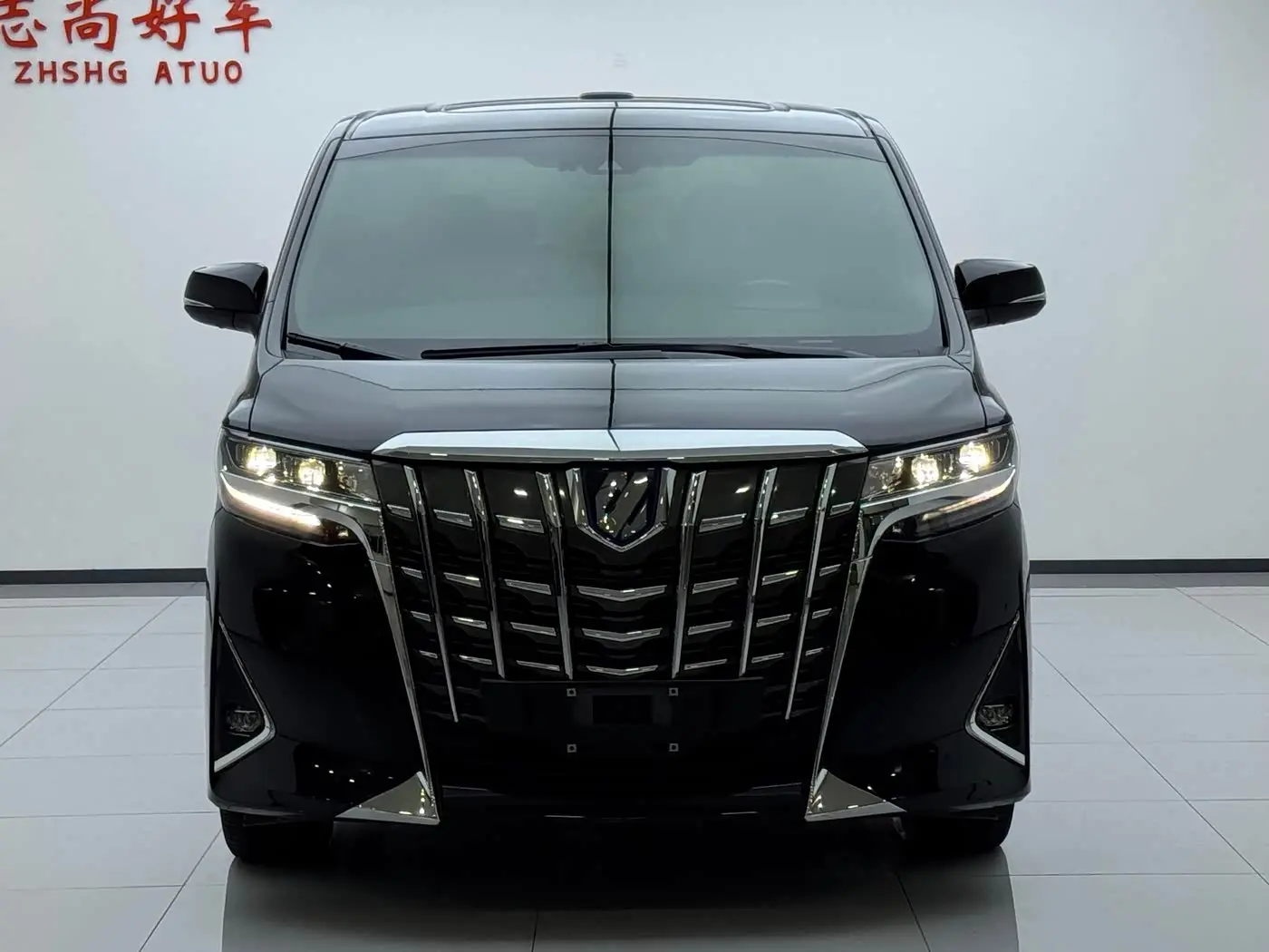 Toyota Alphard 2022 — Photo 2/14