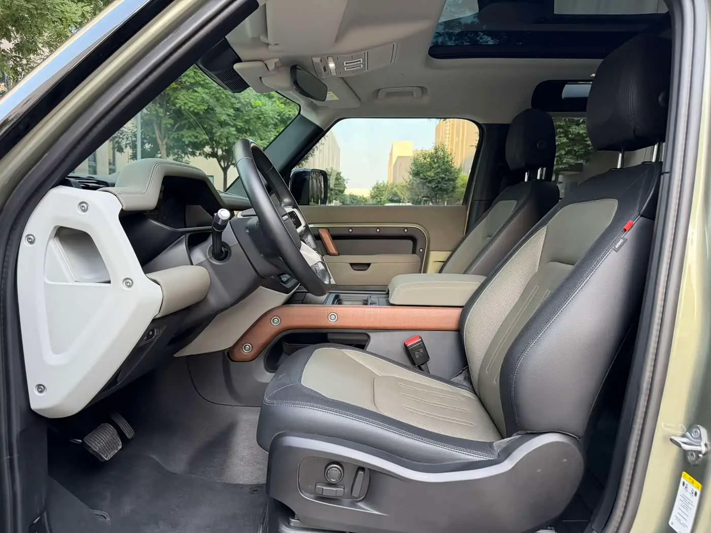 Land Rover Defender 2021 — Photo 5/20