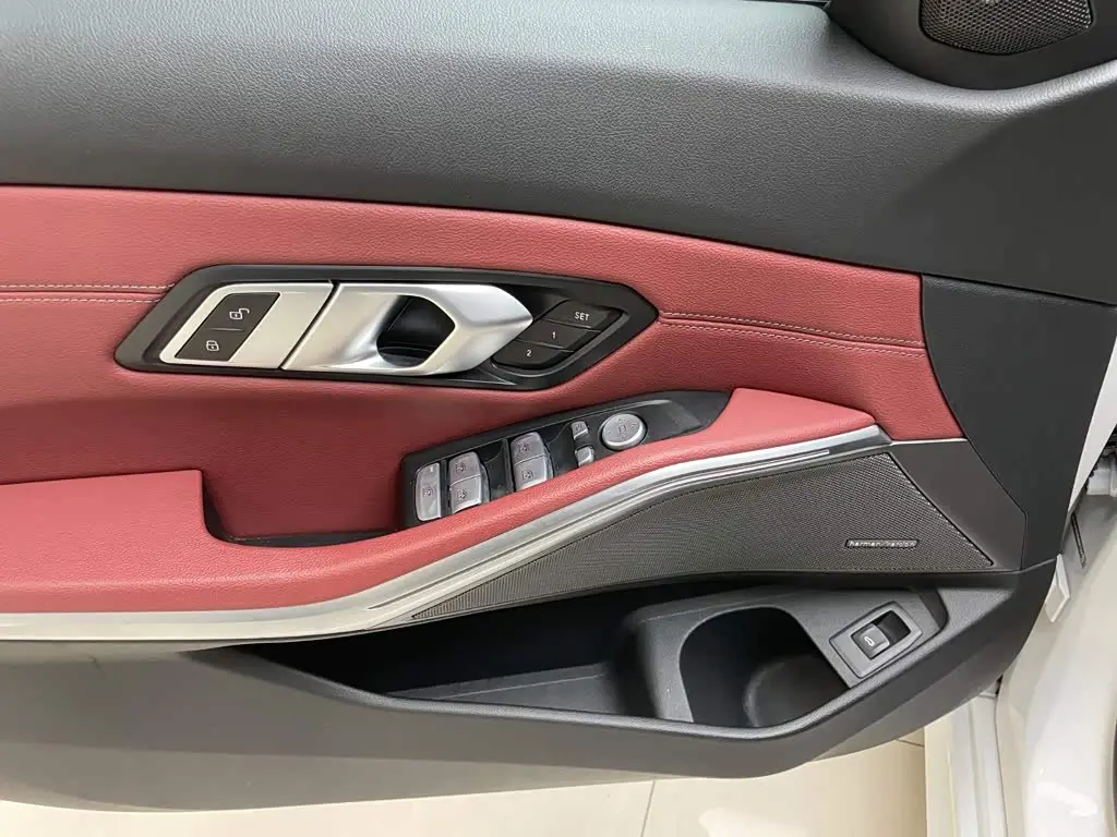BMW 3 Series 2024 — Photo 7/20