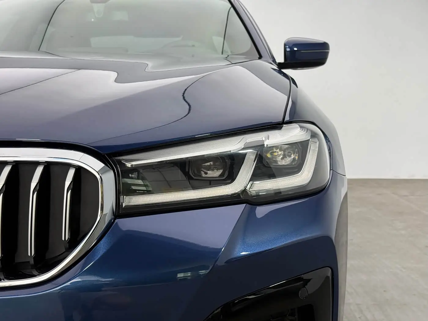 BMW 5 Series 2021 — Photo 12/16