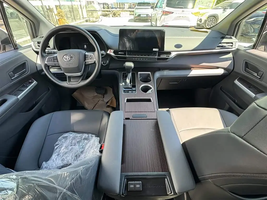 Toyota Granvia 2026 — Photo 11/14