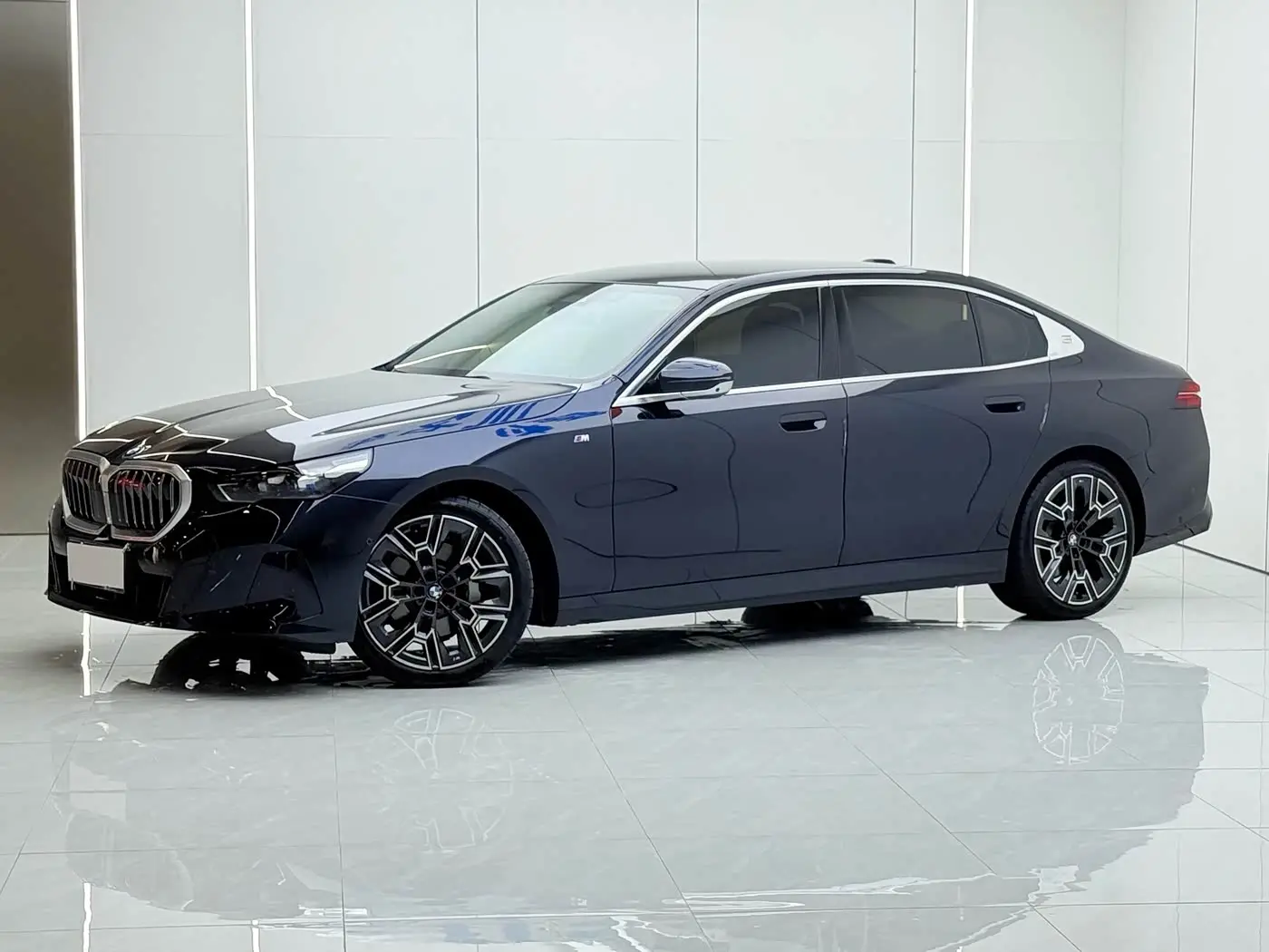 BMW 5 Series 2024 — Photo 1/16