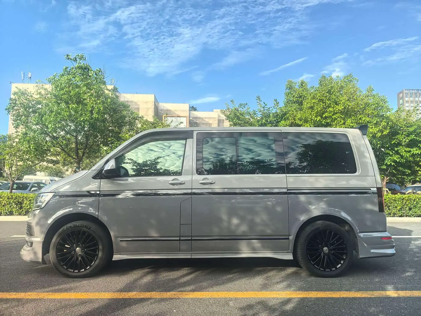 Volkswagen Multivan 2019 — Şəkil 14/16