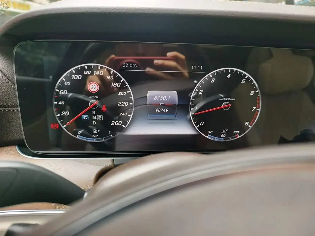 Mercedes-Benz E-Class 2017 — Photo 13/20
