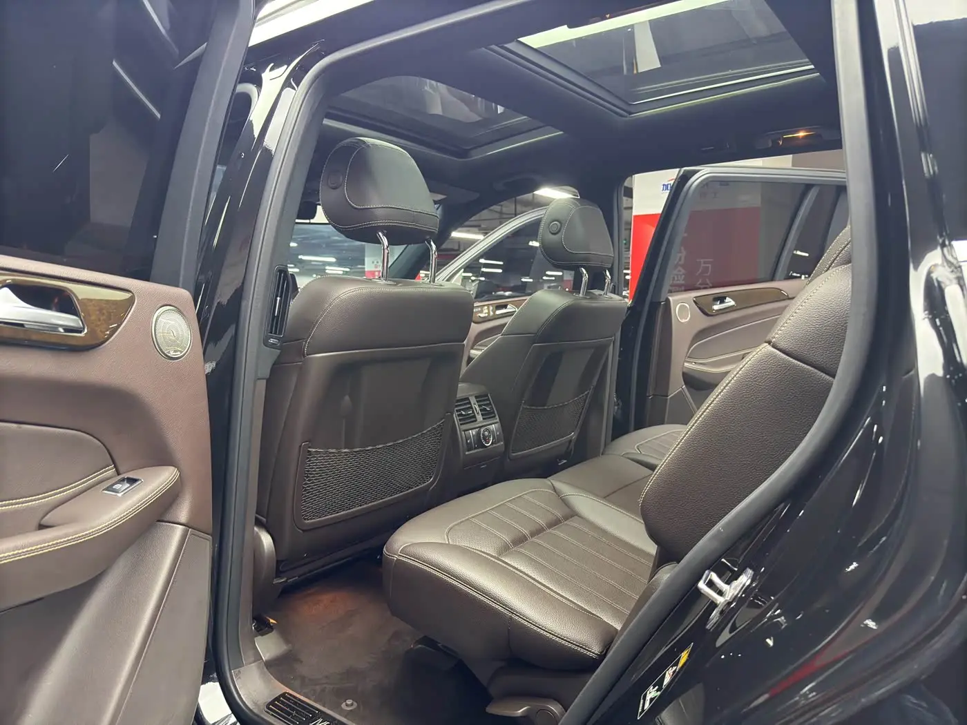 Mercedes-Benz GLS 2018 — Photo 14/20