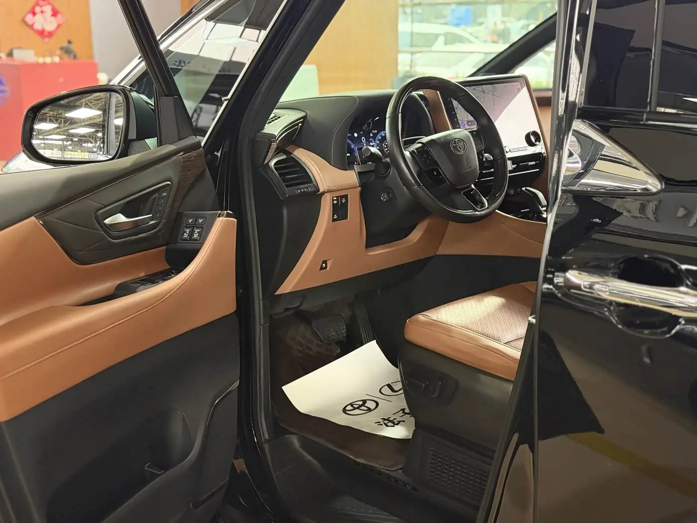 Toyota Alphard 2023 — Photo 6/20