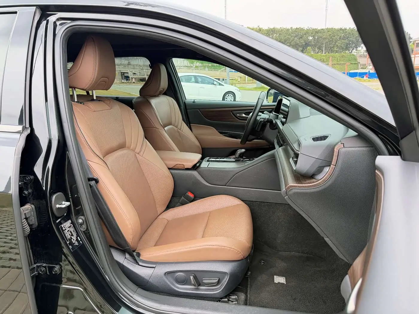 Toyota Crown 2024 — ფოტო 16/18