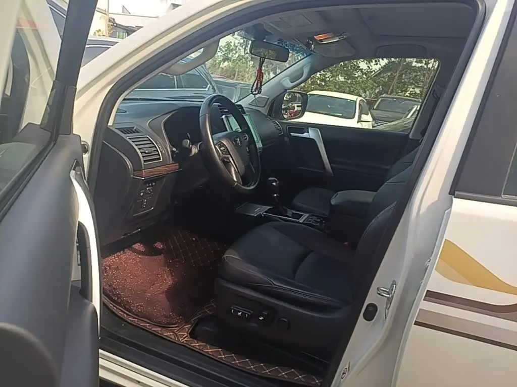 Toyota Prado 2019 — Photo 14/19