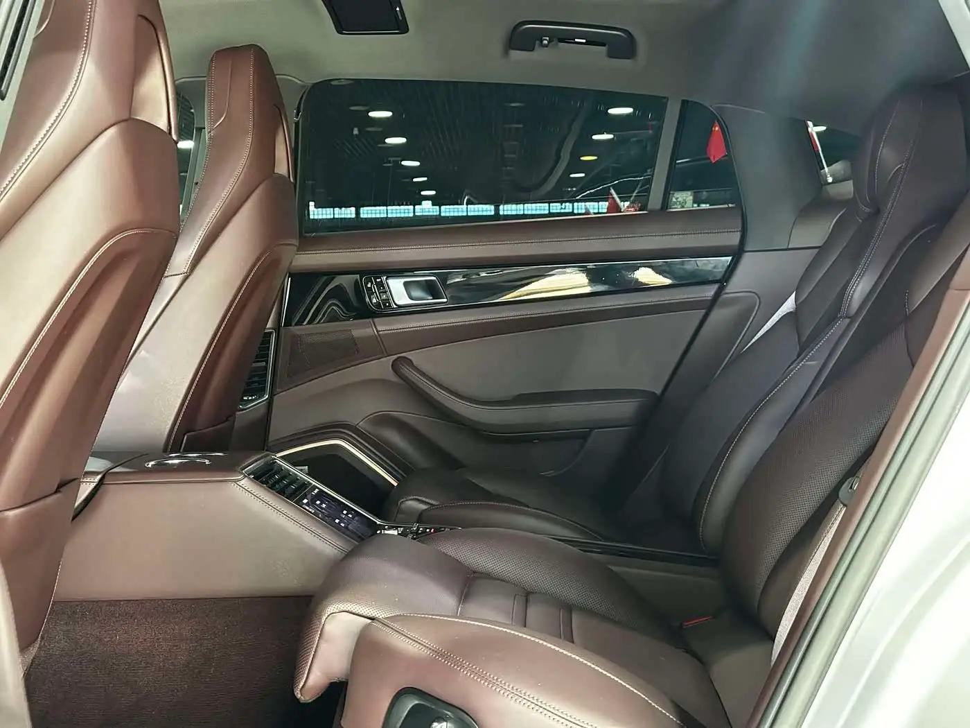 Porsche Panamera 2022 — ფოტო 19/20
