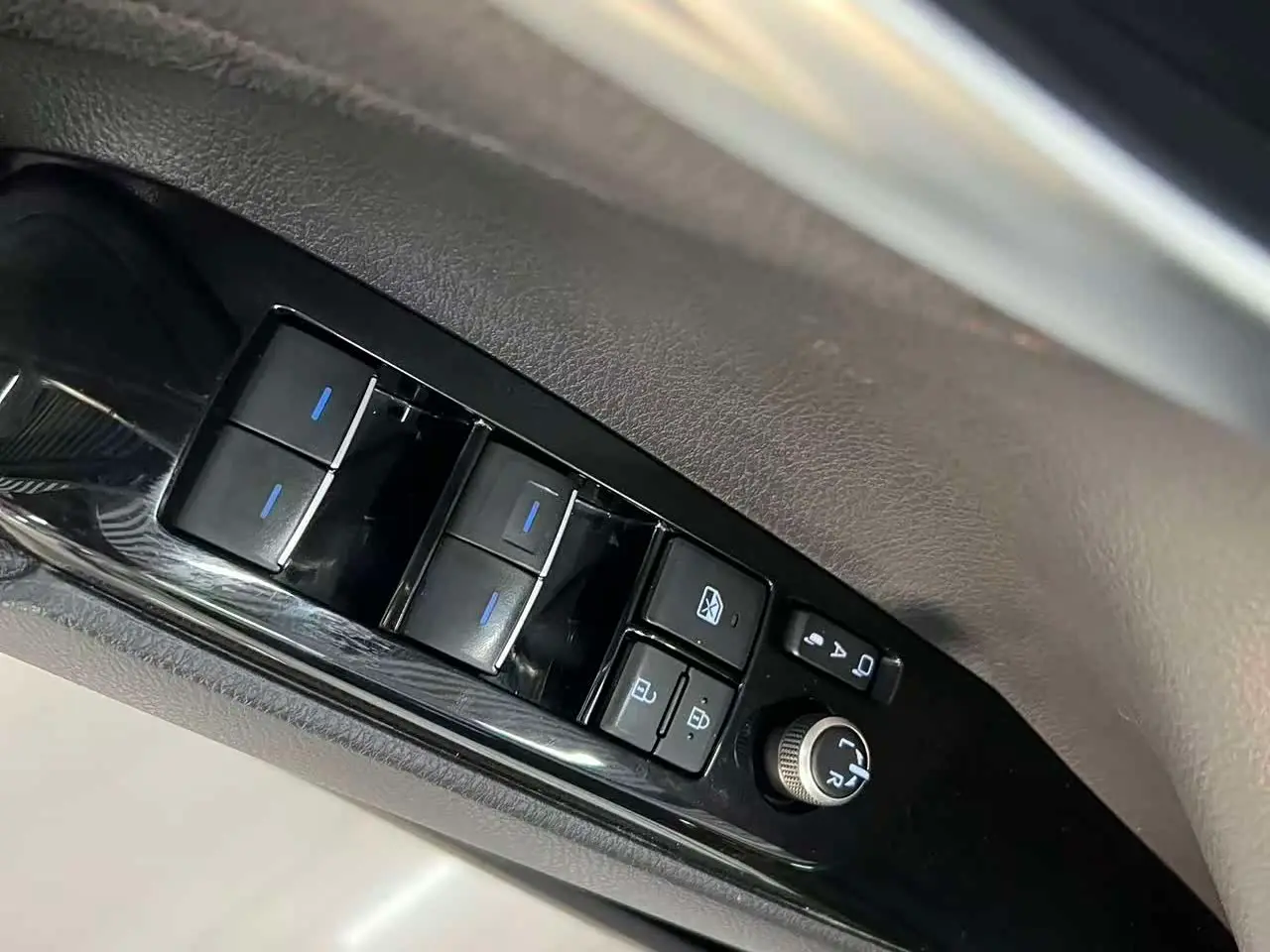 Toyota Camry 2023 — Photo 16/19