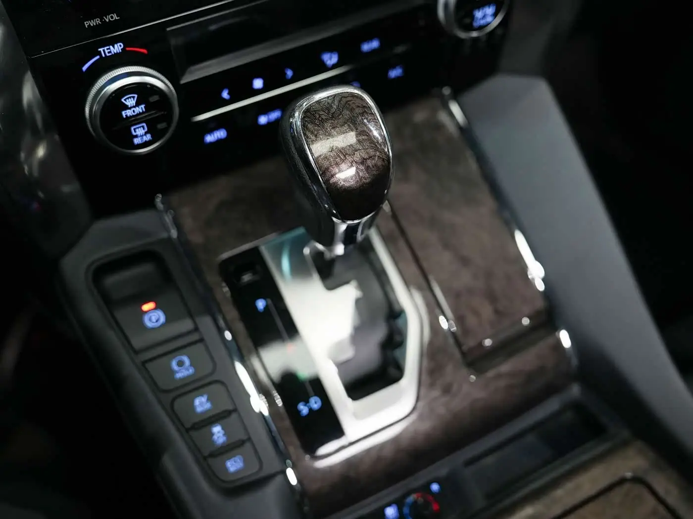 Toyota Alphard 2022 — Photo 20/20