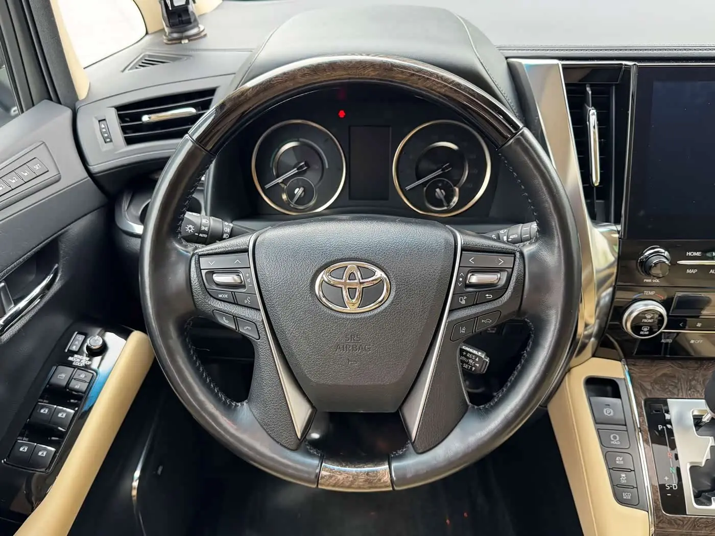 Toyota Alphard 2020 — Фото 11/20