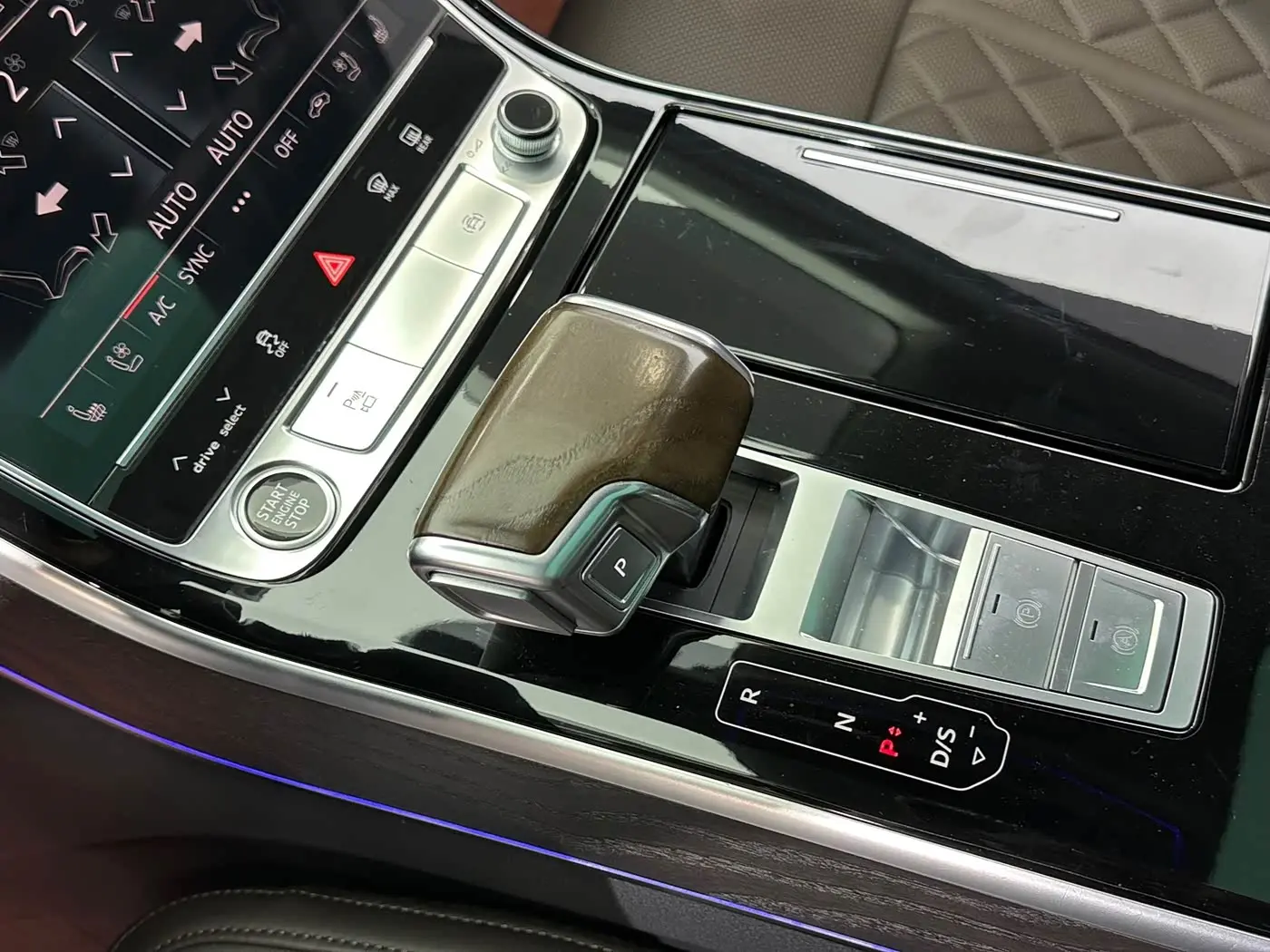 Audi A8 2022 — Photo 14/20