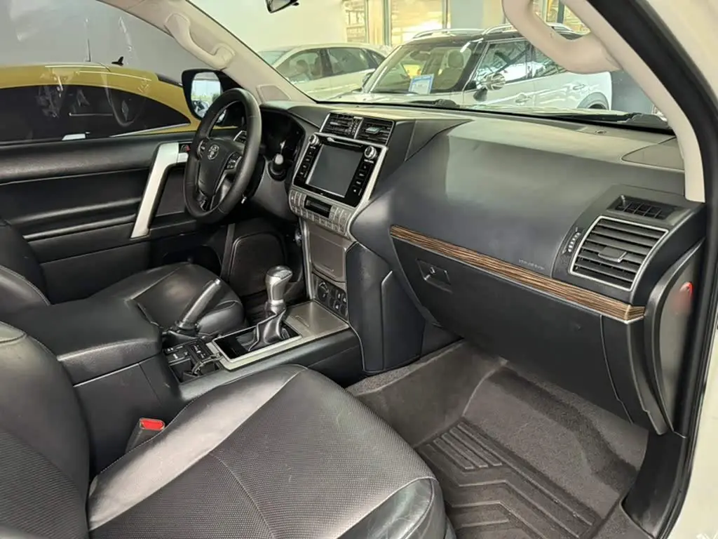 Toyota Prado 2020 — Photo 7/20