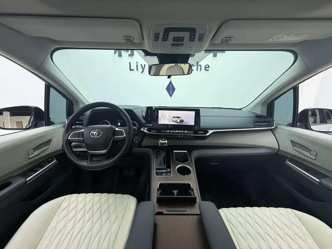 Toyota Sienna 2025 — Photo 5/19