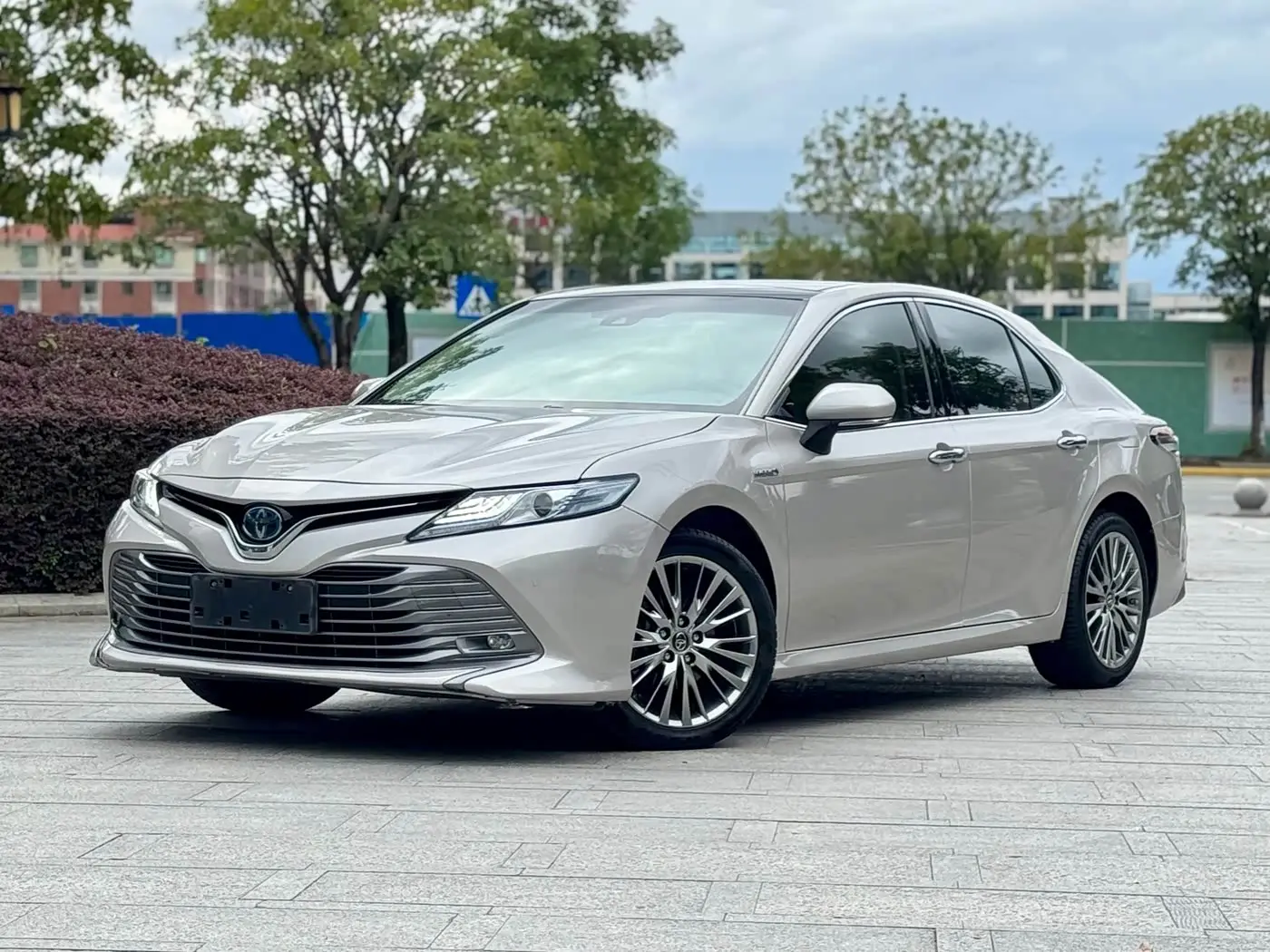 Toyota Camry 2019 — ფოტო 1/20