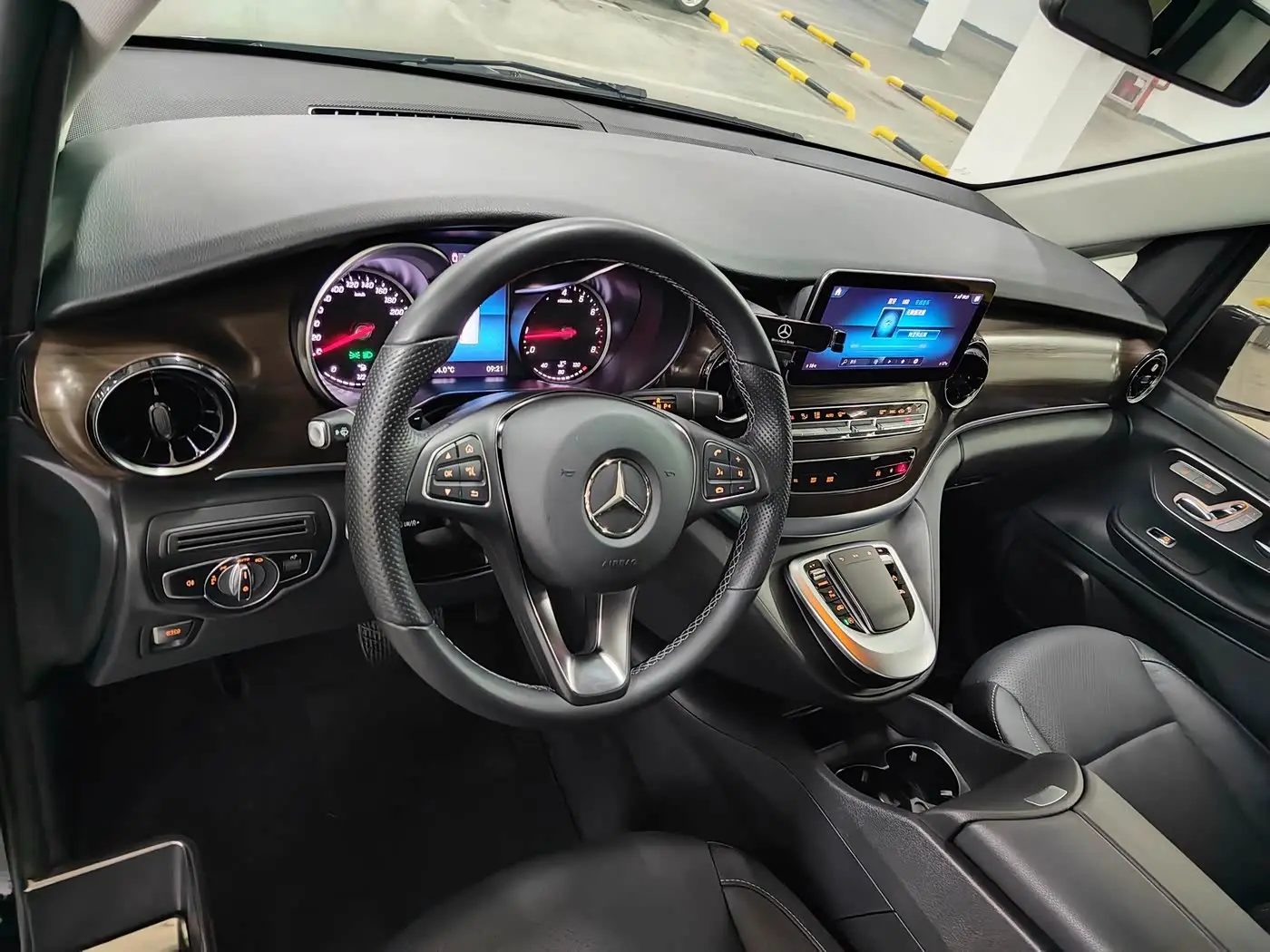 Mercedes-Benz V-Class 2021 — Фото 8/20