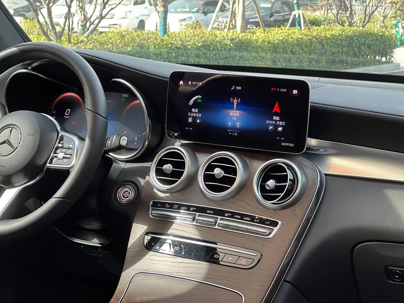 Mercedes-Benz GLC 2019 — Photo 12/17