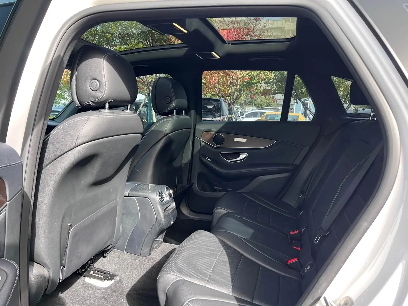 Mercedes-Benz GLC 2019 — Photo 10/17