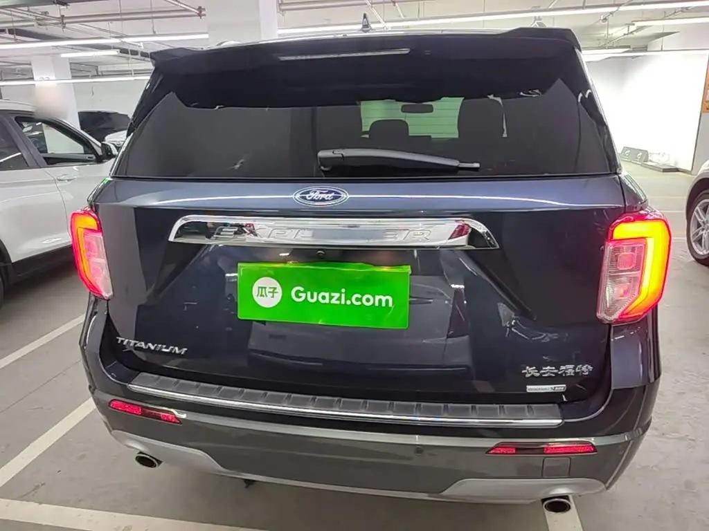 Ford Explorer 2022 — Photo 6/20
