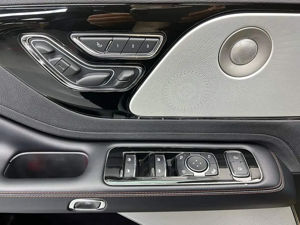 Lincoln Aviator 2021 — Фото 15/20