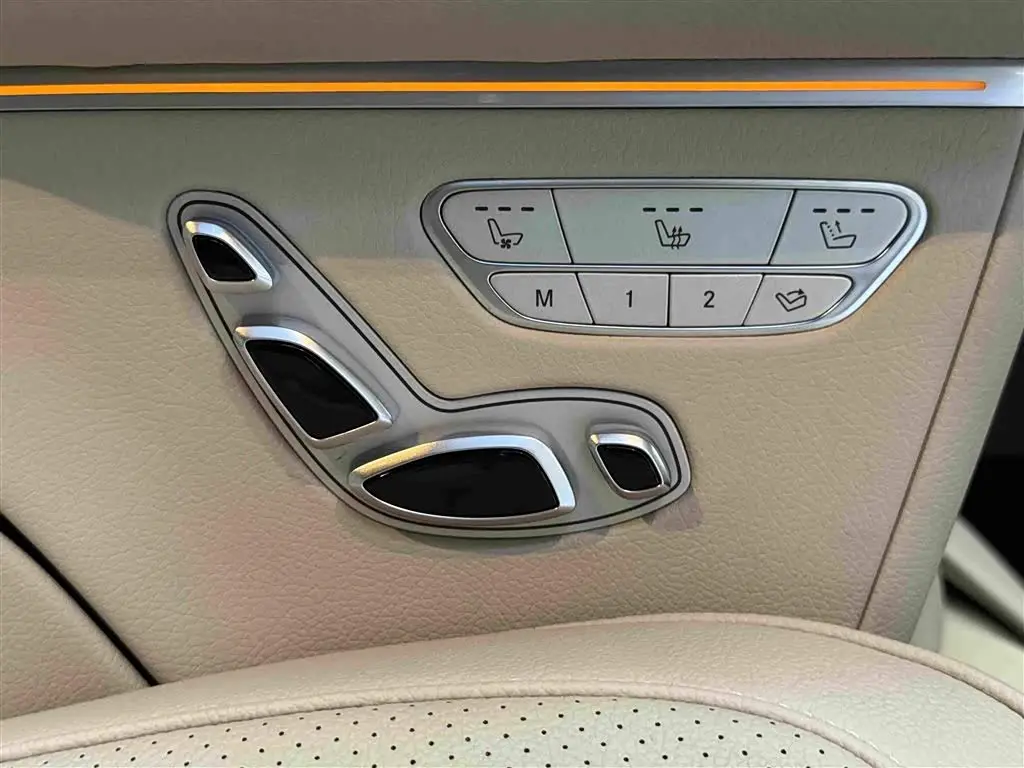 Mercedes-Benz V-Class 2021 — Photo 10/17