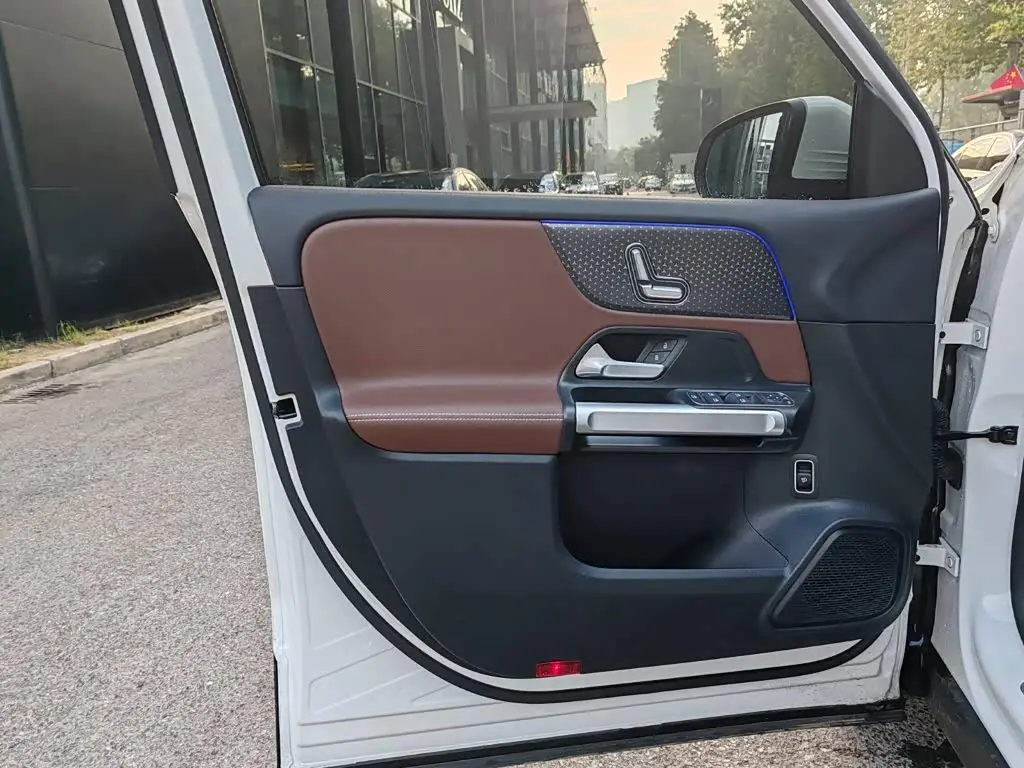 Mercedes-Benz GLB 2025 — Фото 9/17