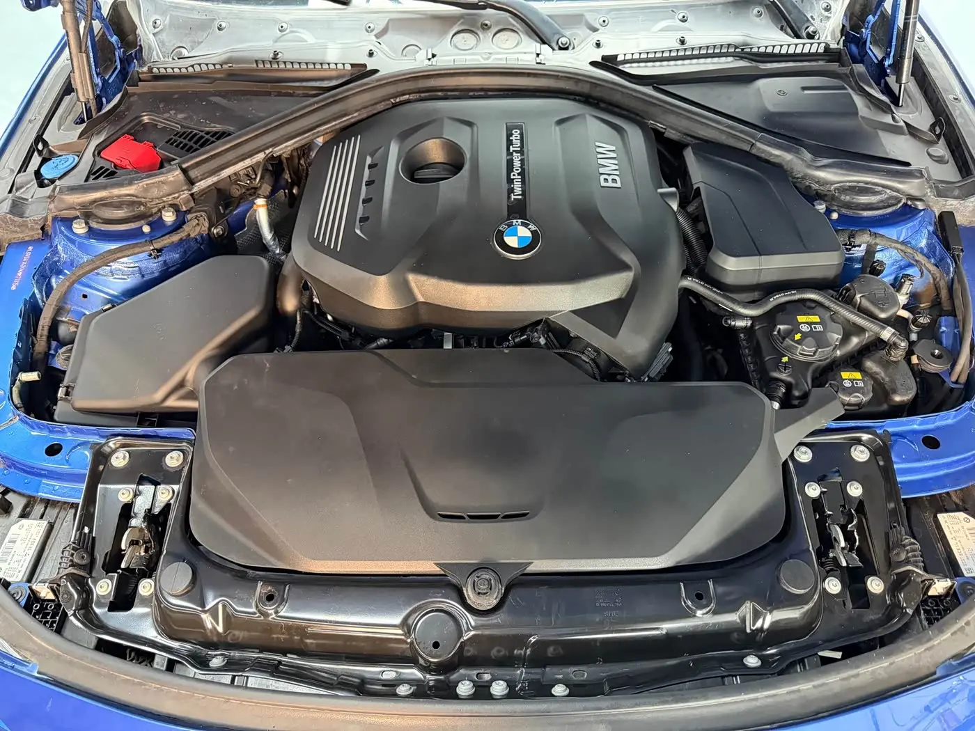 BMW 3 Series 2018 — Фото 11/12