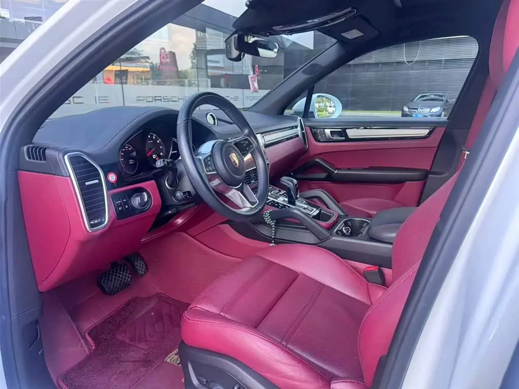 Porsche Cayenne 2022 — Photo 14/17