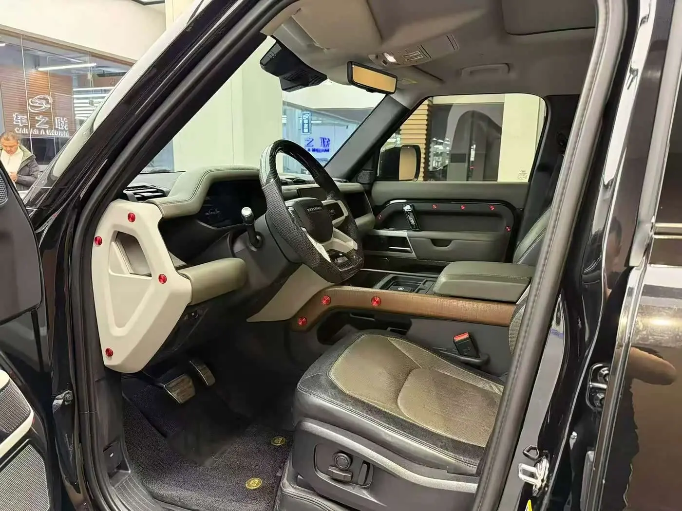 Land Rover Defender 2022 — Photo 4/18