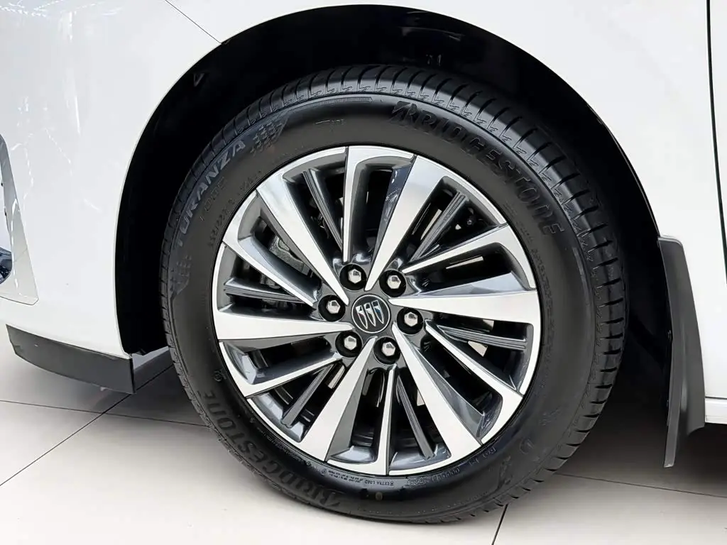 Buick GL8 2025 — Photo 3/17