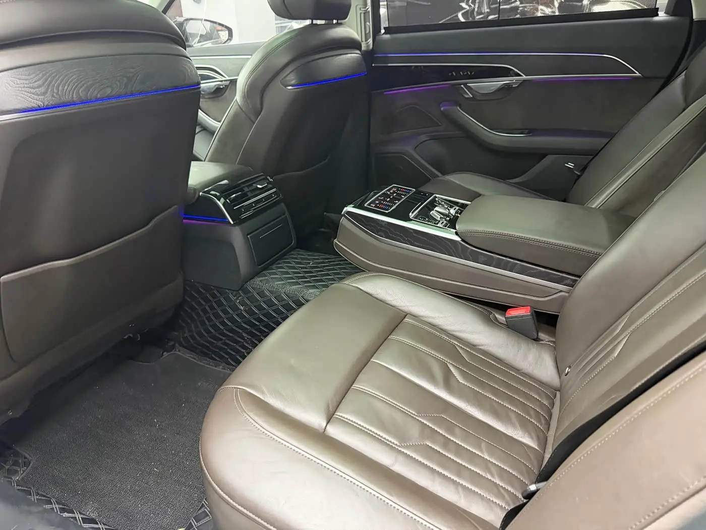 Audi A8 2020 — Photo 8/15