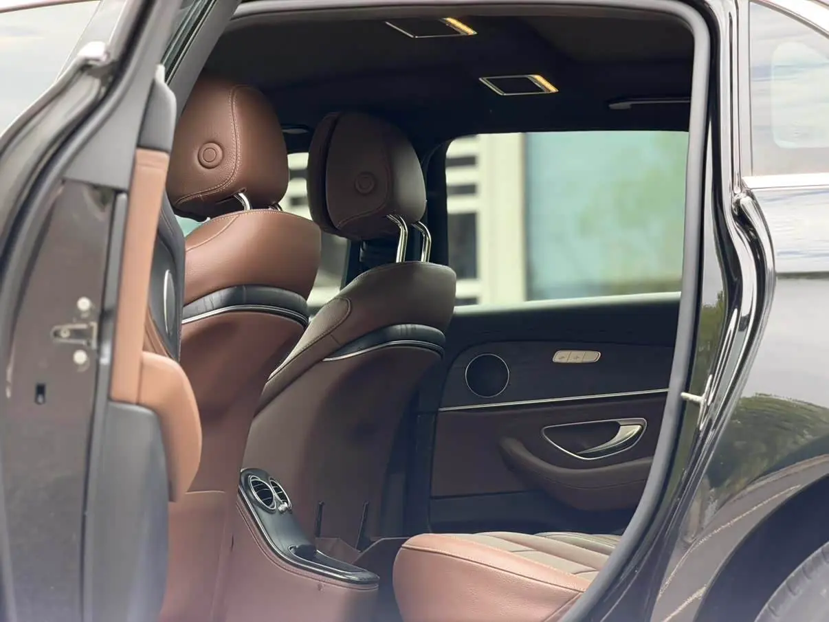 Mercedes-Benz E-Class 2021 — Photo 6/16