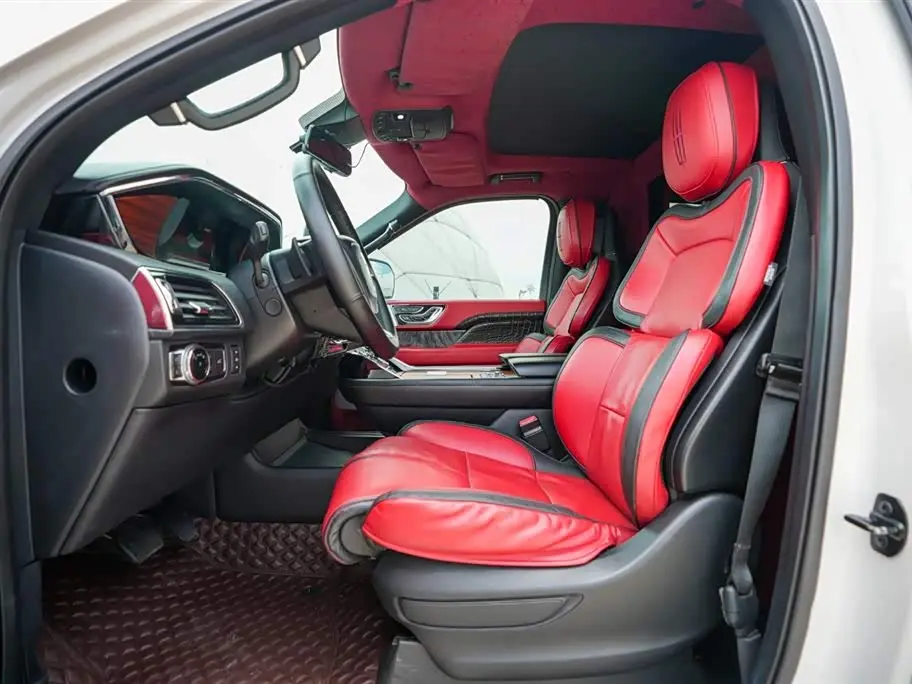 Lincoln Navigator 2018 — Photo 4/20