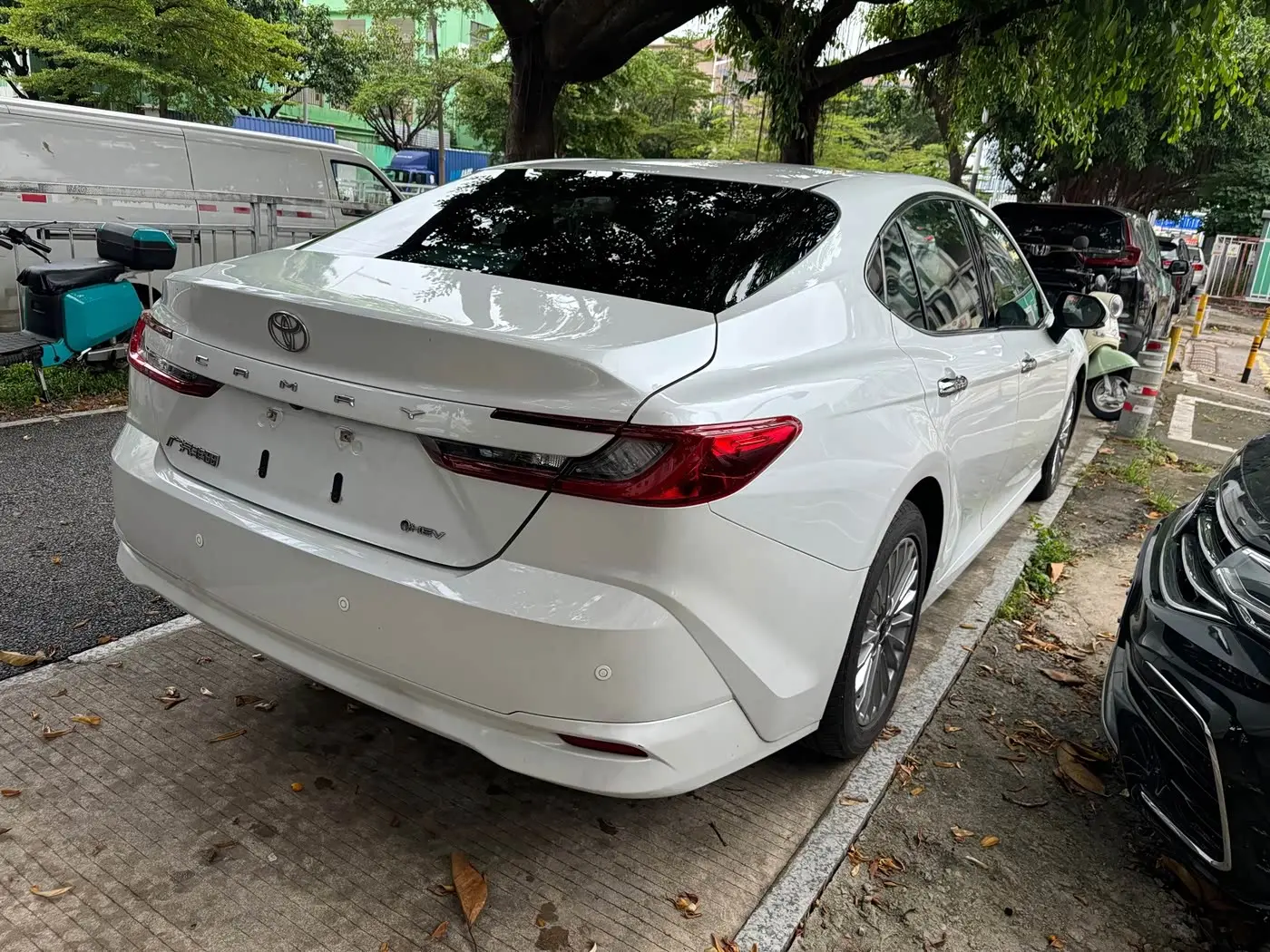 Toyota Camry 2024 — Photo 8/11