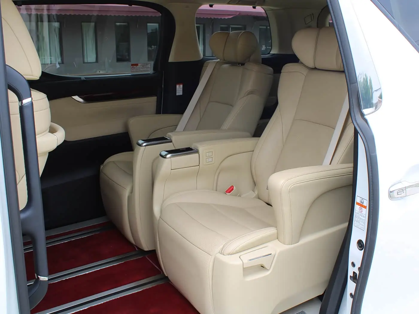 Toyota Alphard 2016 — Фото 8/20