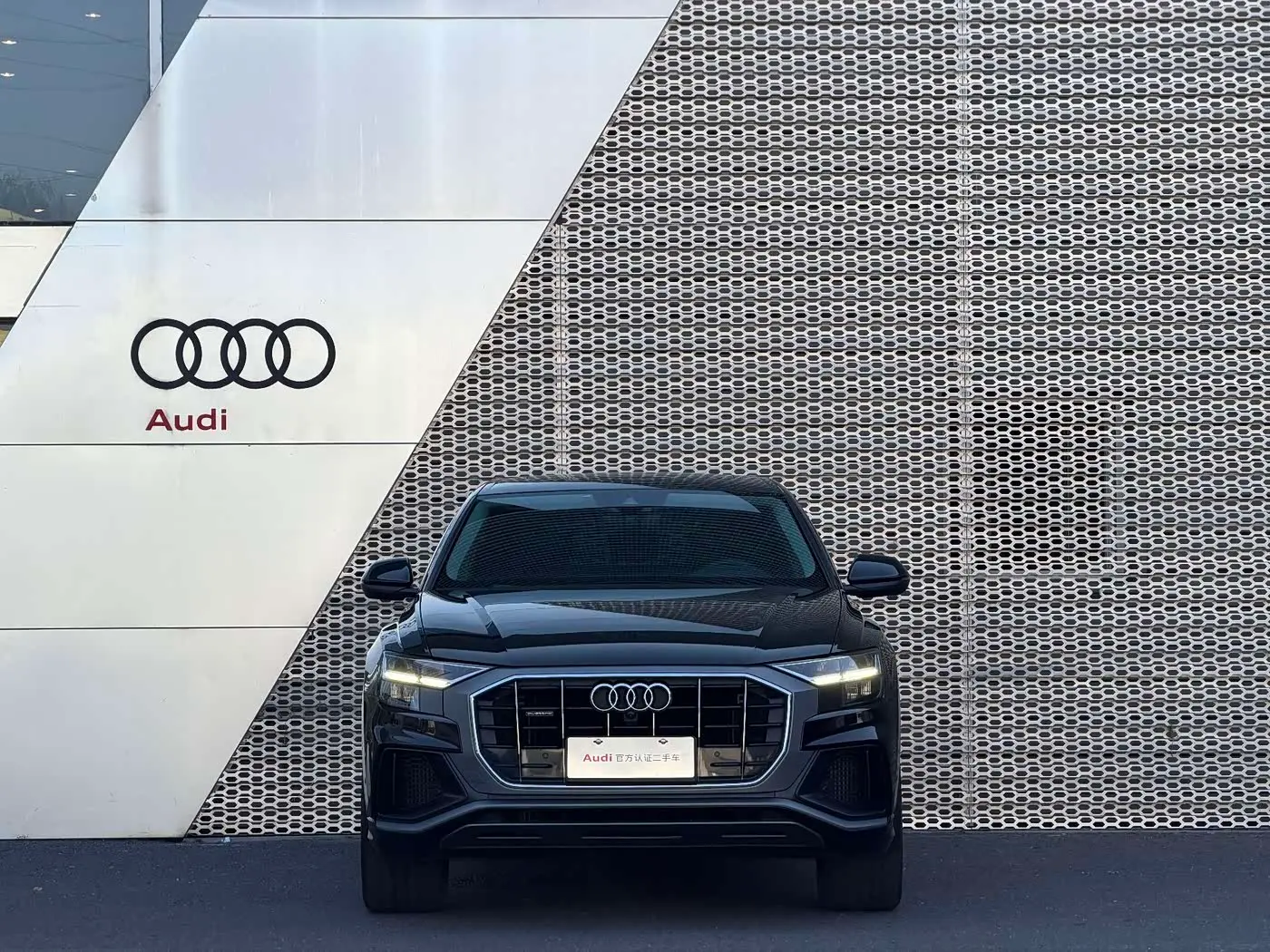 Audi Q8 2019 — Фото 2/9
