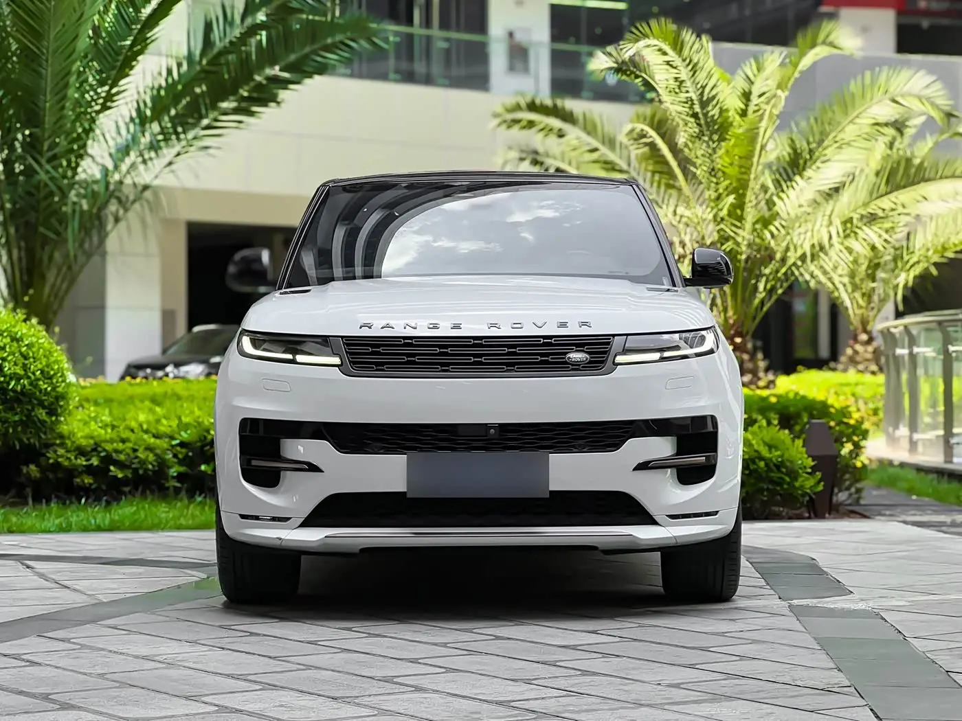 Land Rover Range Rover Sport 2023 — Photo 2/20