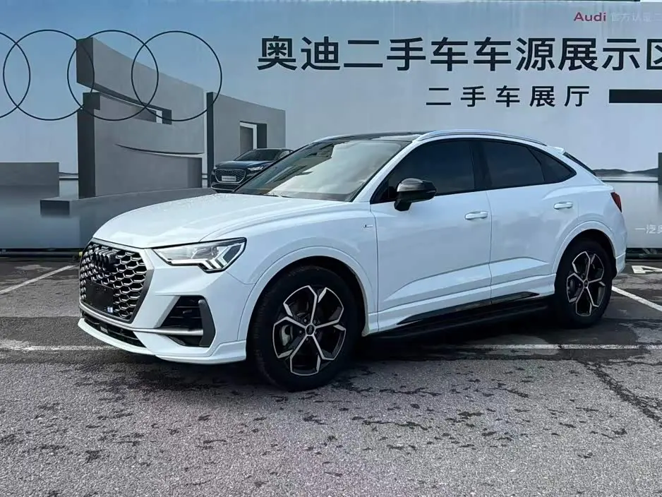 Audi Q3 Sportback 2024 — Фото 1/13