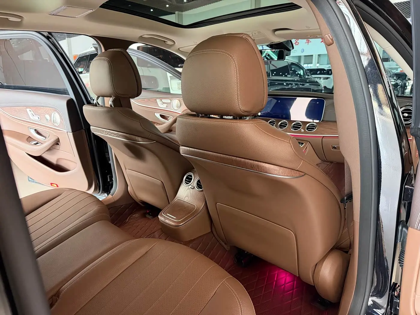 Mercedes-Benz E-Class 2023 — Фото 14/16