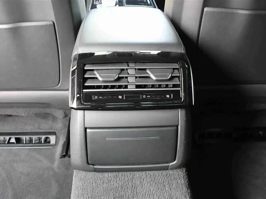 Audi A8 2021 — Photo 8/19