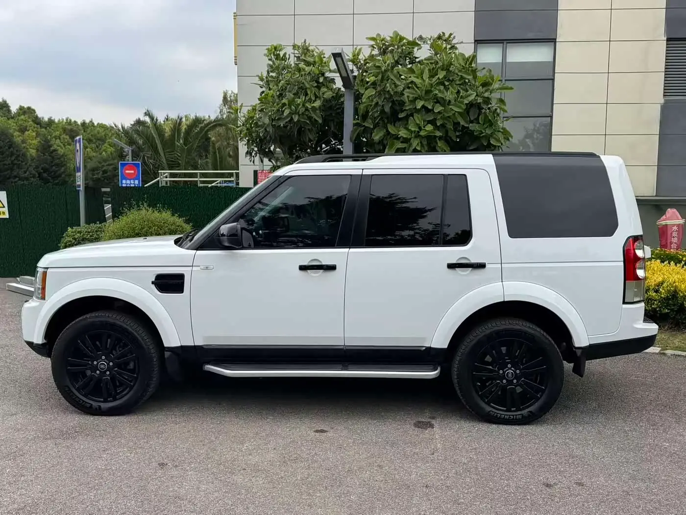 Land Rover Discovery 2015 — Şəkil 4/13