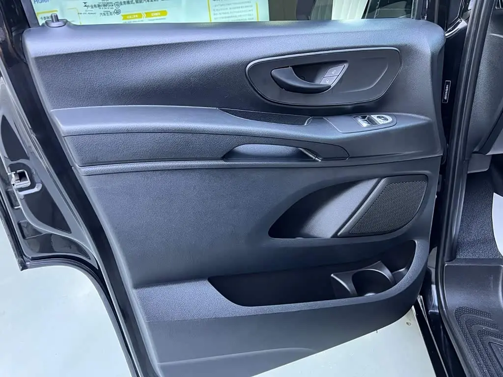 Mercedes-Benz Vito 2025 — Photo 19/20