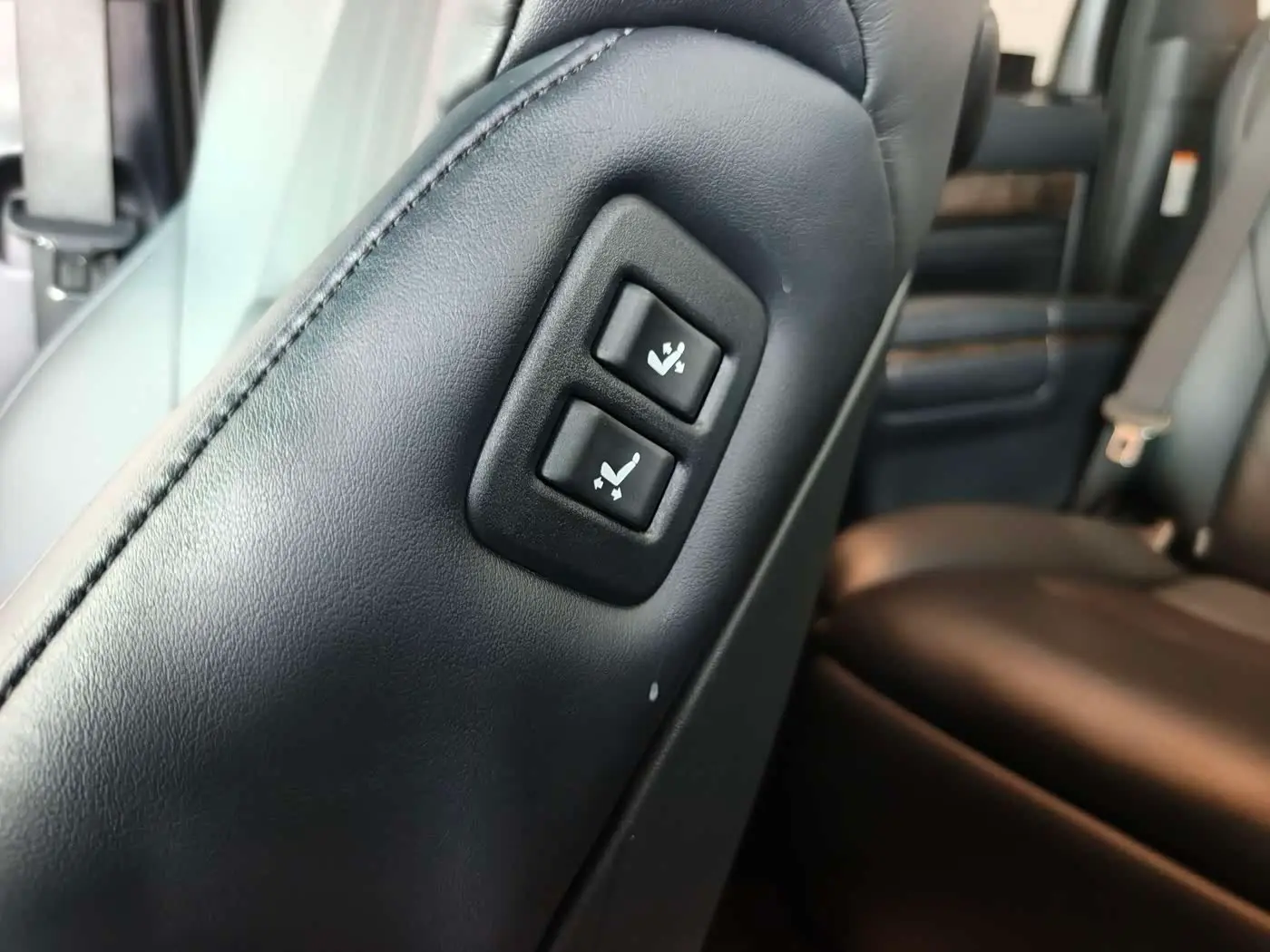 Toyota Alphard 2018 — Photo 17/20